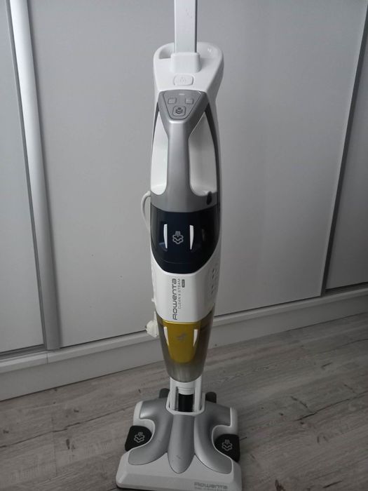Vand aspirator vertical cu abur Rowenta