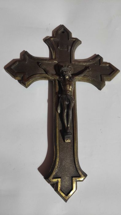Стар стенен кръст Разпятие Христово от метал