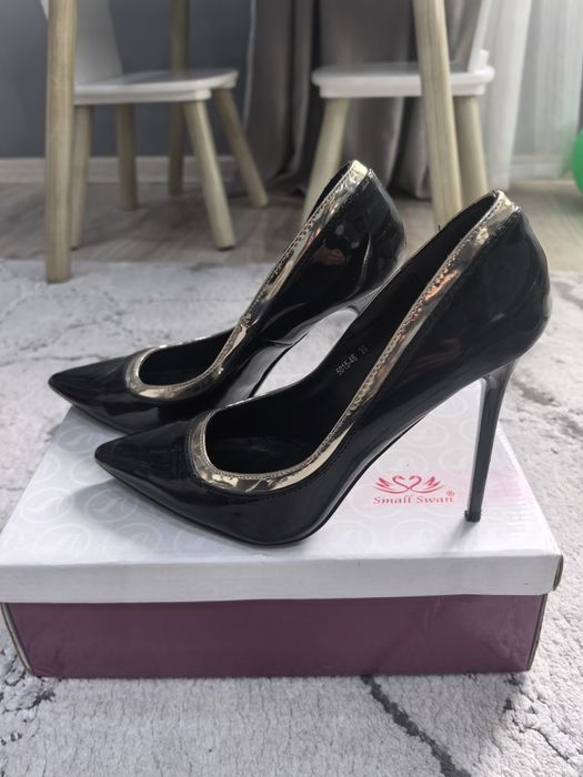 Дамски елегантни обувки на висок ток