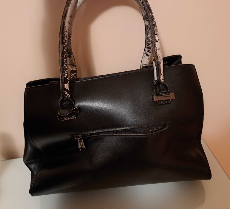 Дамска черна чанта