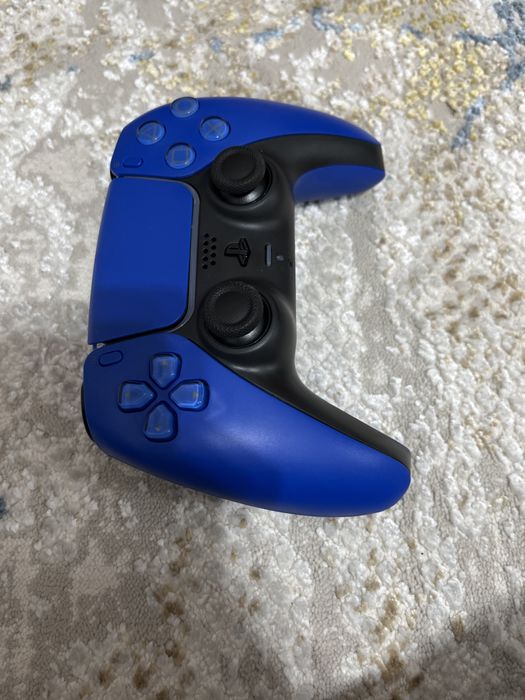 Джостик от пс 5 в синем дизайне