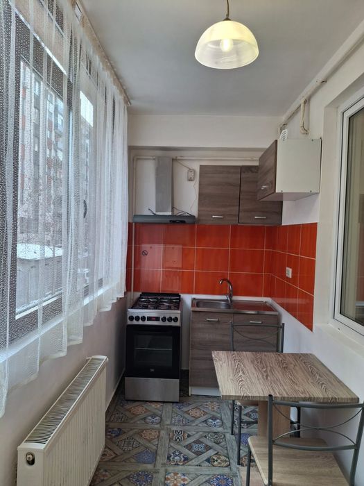 Inchiriez apartament 2 camere Ilie Petre 86,Bloc 1,Parter înalt