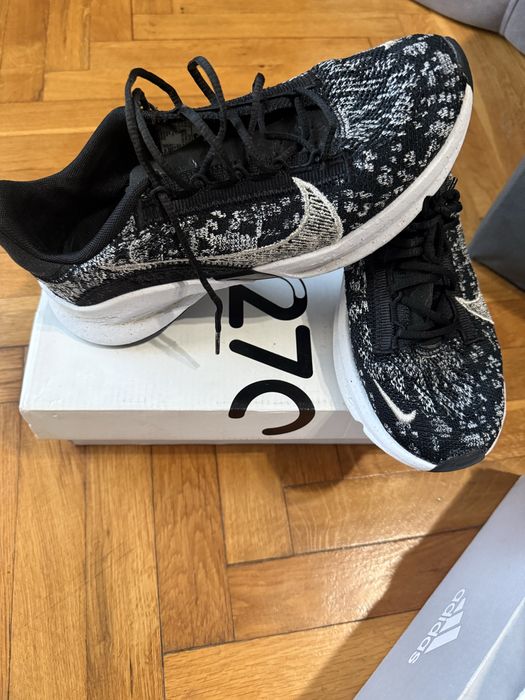 Маратонки на adidas i nike