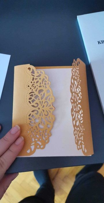 Заготовки на картички от перлен картон, различби цветове