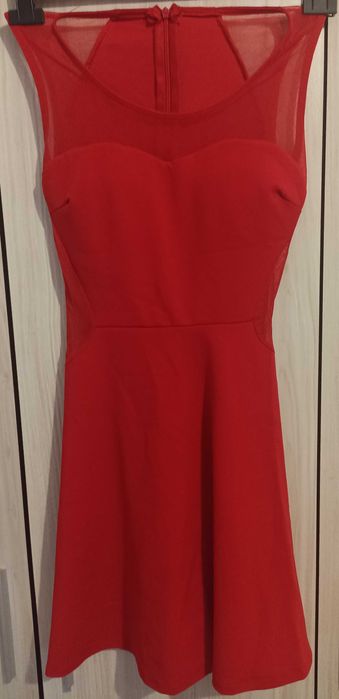 Червена рокля размер S