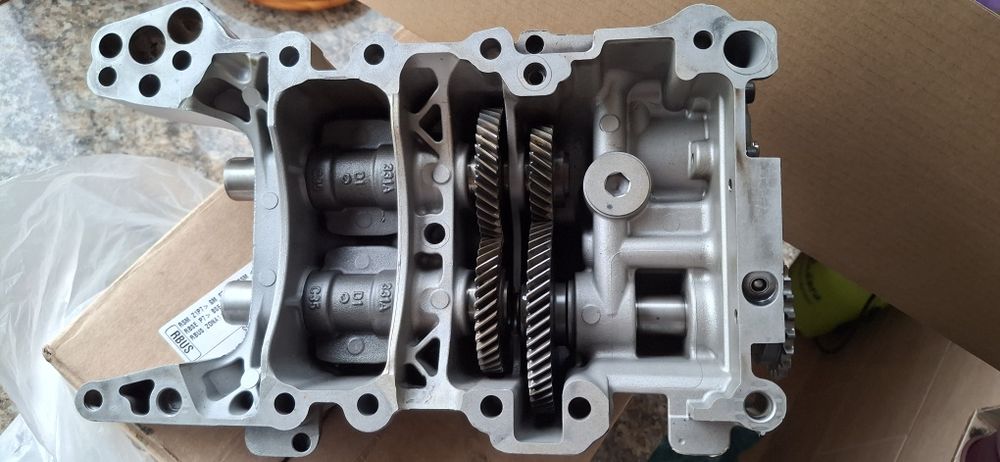 Ansamblu pompa de ulei cu  balansoare motoare 2.0TFSI grupul Volkswagen