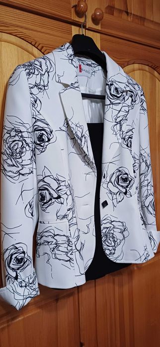 Прекрасен Костюм на SUZI Stile ! НОВ ! Пролет/Есен! БГ44