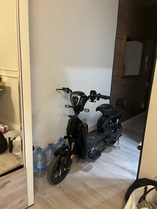 Срочна продам электроскутер мопед