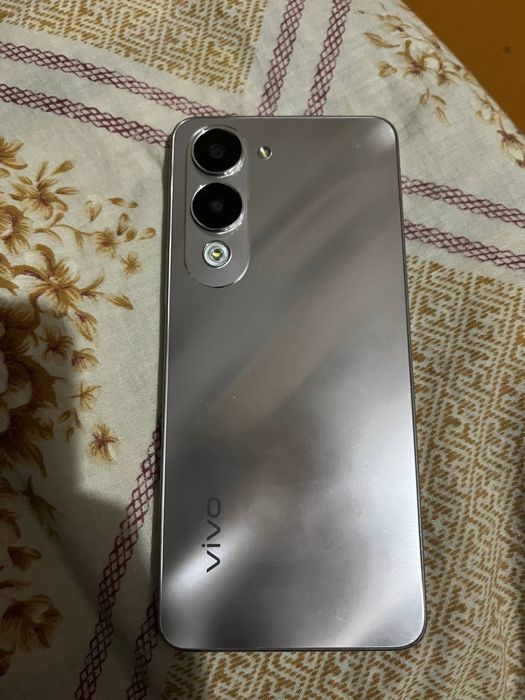 Продам телефон Vivo Y04