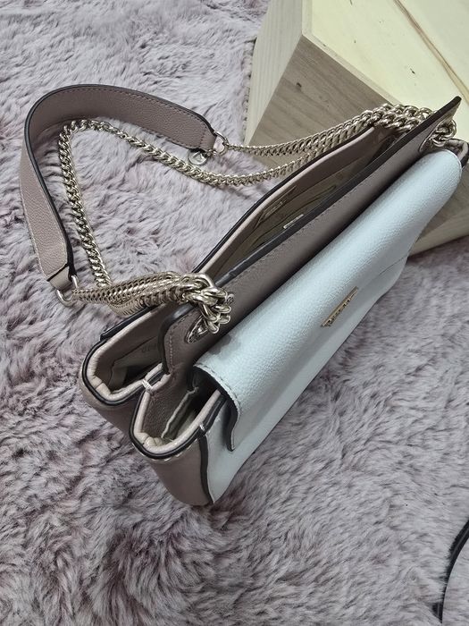 Чанта GUESS, отлично състояние
