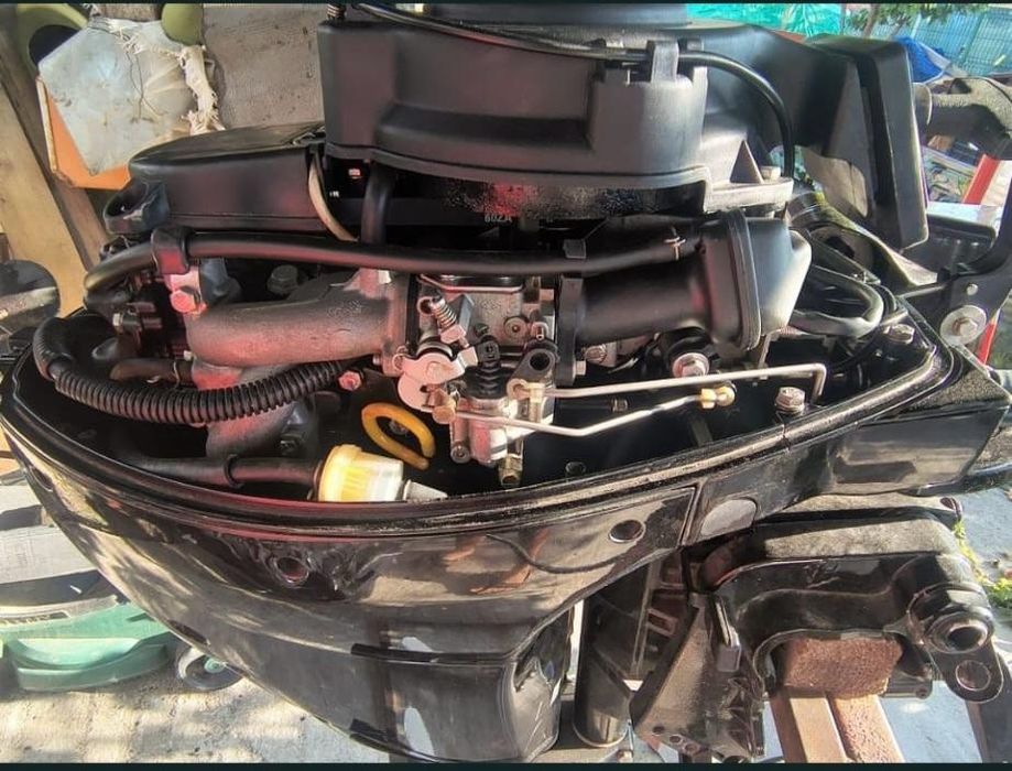 Vând motor de barca hidea 10 cp