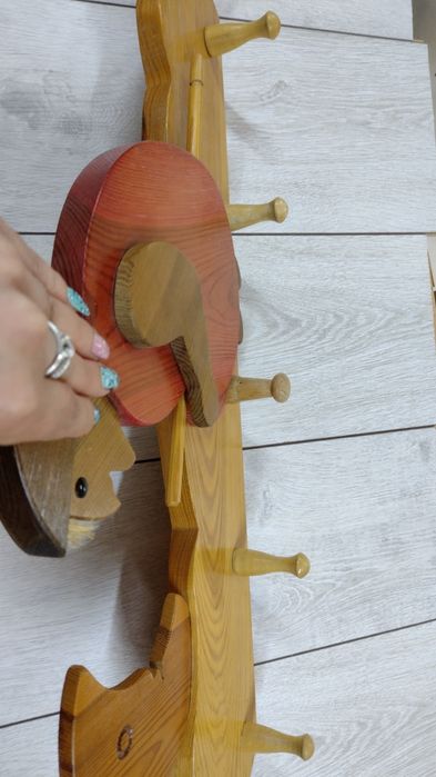 Винтидж закачалка изработена от масивно дърво