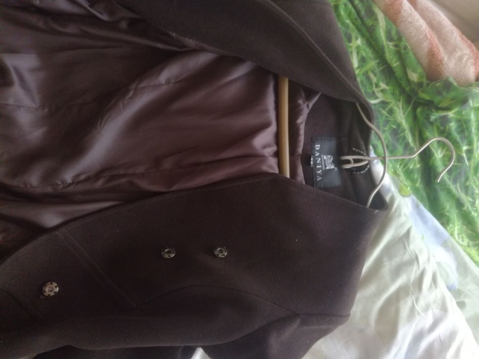 Продам пальто   весна-осень на   девочек-девушек