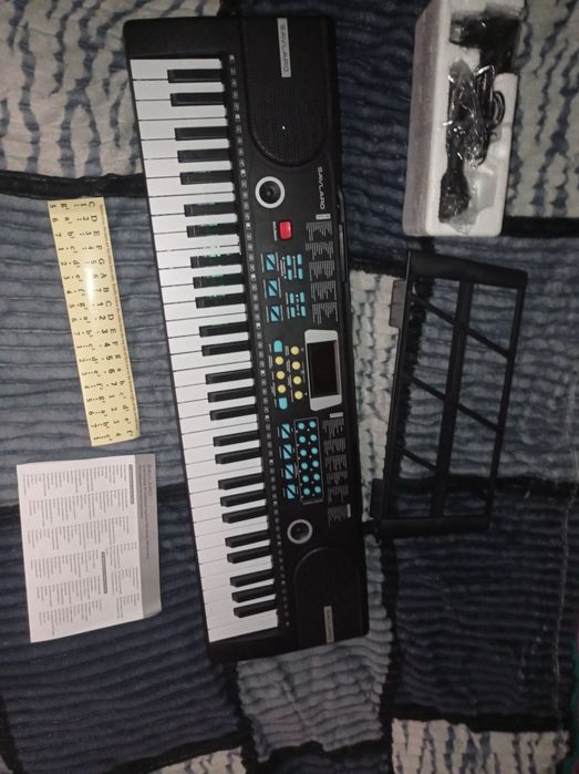 Продам синтезатор 24.000