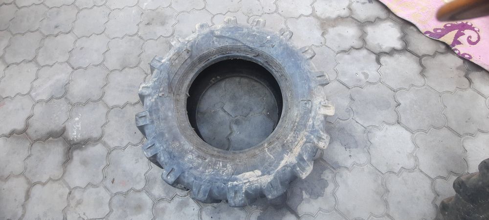 Резина 12.5/80-18 на трактор передние