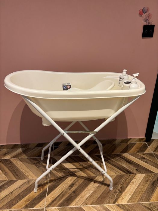 Бебешка вана със стойка Lorelli.