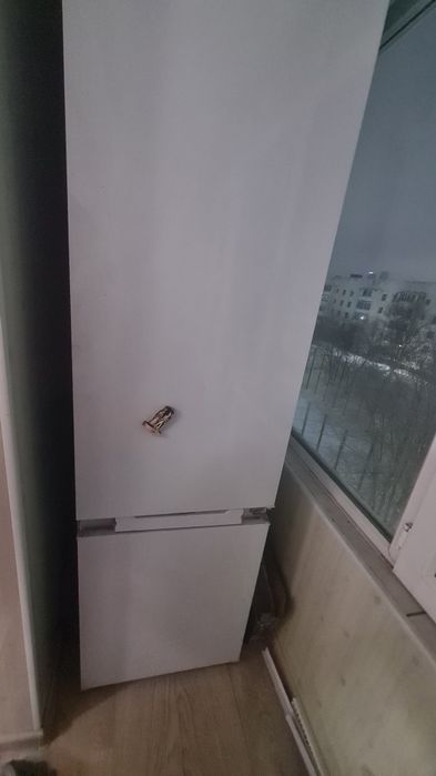 Холодильник ariston