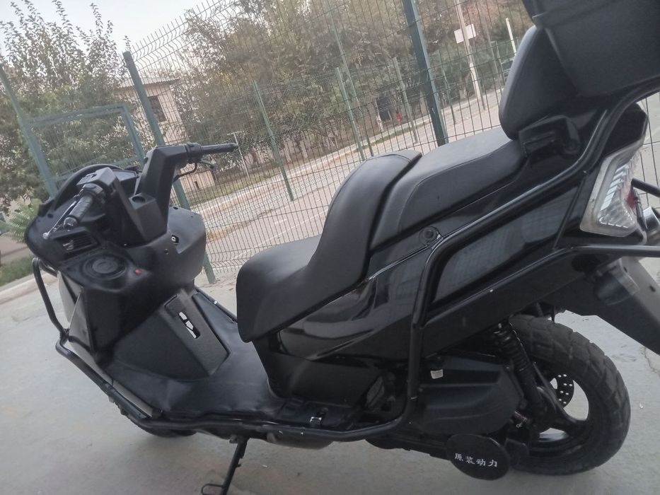 Скутер в идеале 150 кубов