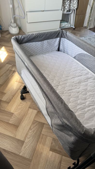 Продам кроватку манеж