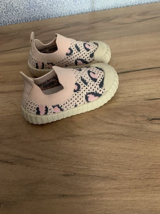 Продам детские слипоны для девочки
