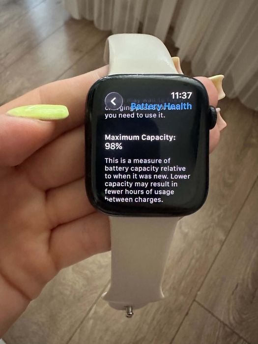 Продавам iwatch SE 2nd 40 mm