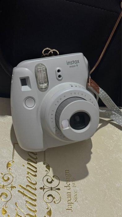 Instax mini 9 в хорошем состоянии