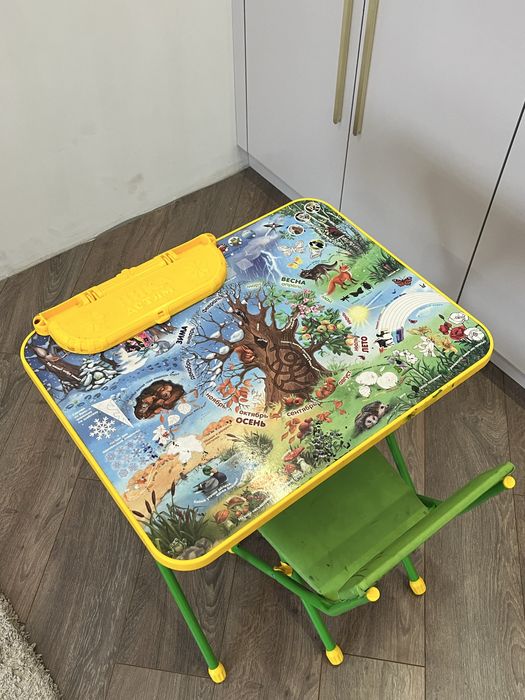 Детский столик со стулом