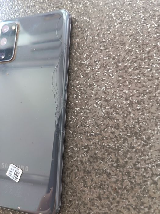 Vând samsung s20