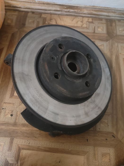 Цапфа кулак гольф 3 в сборе