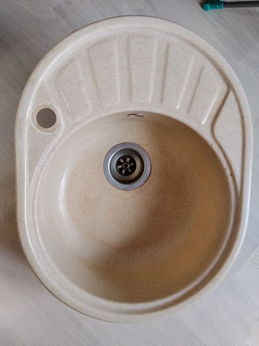 Продам мойку керамическую под столешницу,б/у в хорошем состоянии