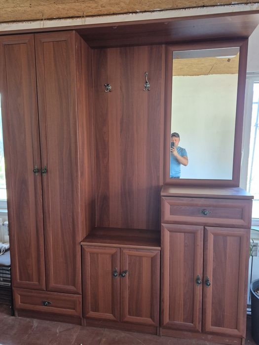 Продам шкаф в прихожую.