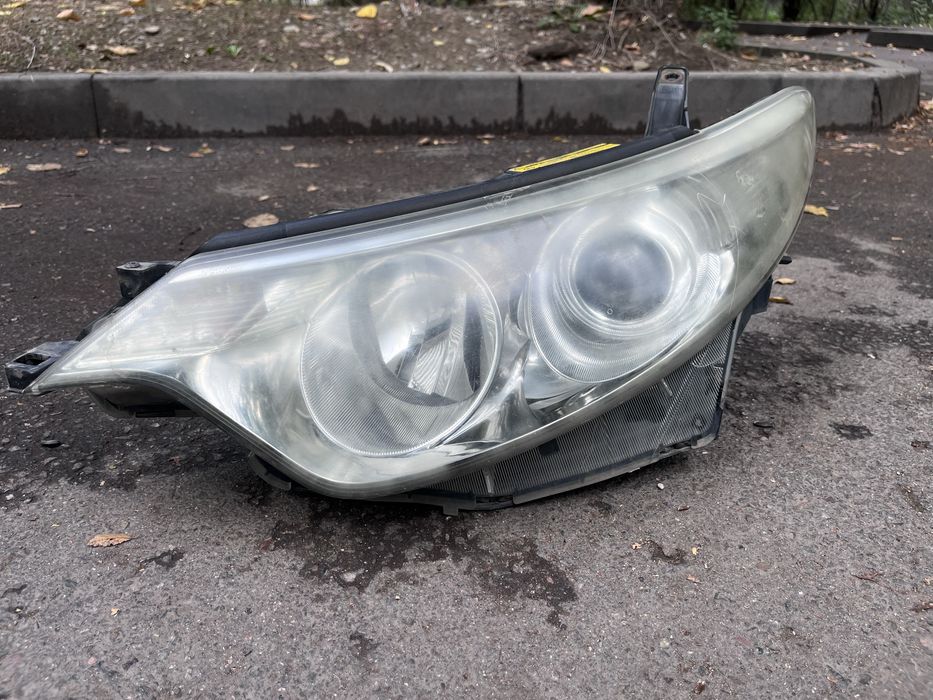 Продам фару тойота эстима