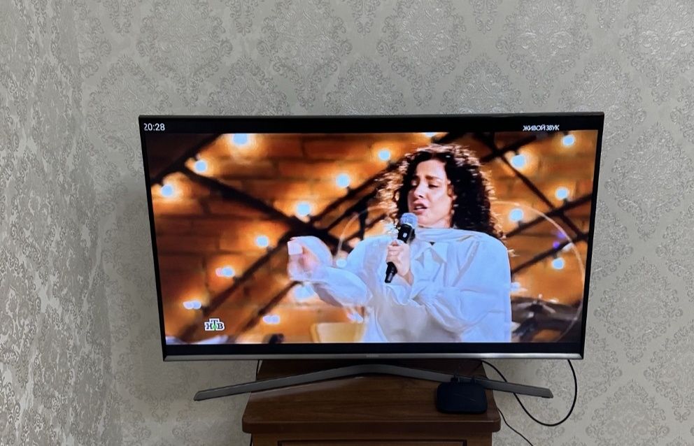 Смарт телевизор Samsung 106 см WiFi YouTube