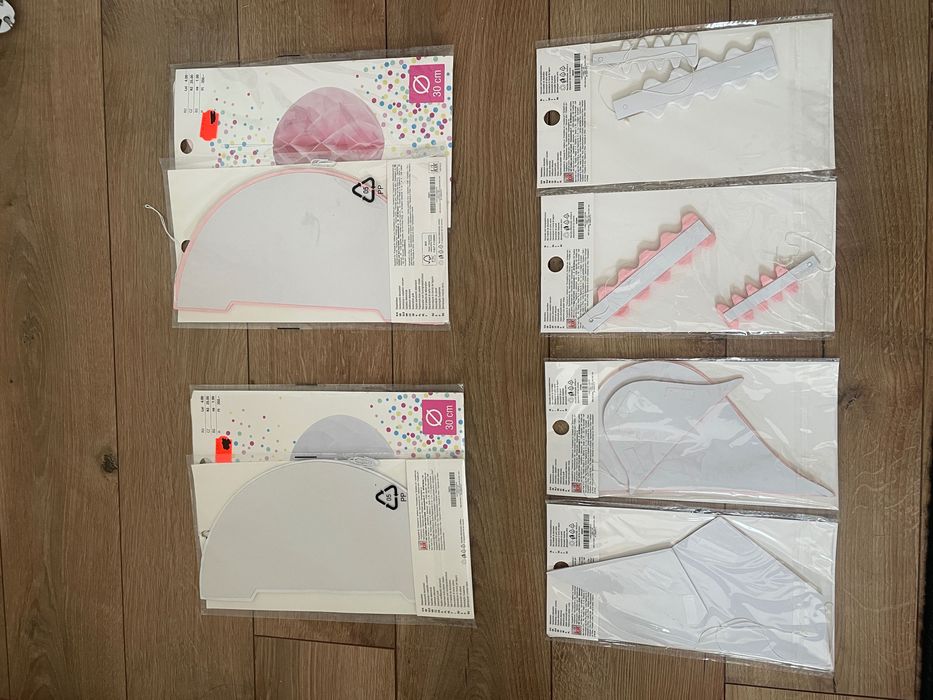 Decorațiuni în formă de fagure din hârtie kik roz și alb 30cm, 25cm, 15cm | decorațiuni de petrecere