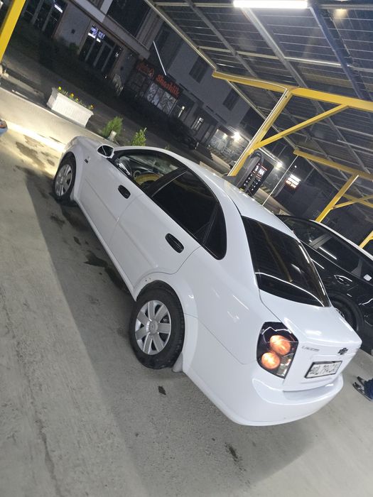 Lacetti 1.8 sotiladi 2009