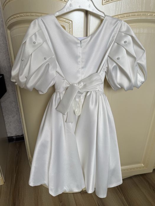 Платье 6000 почти новое