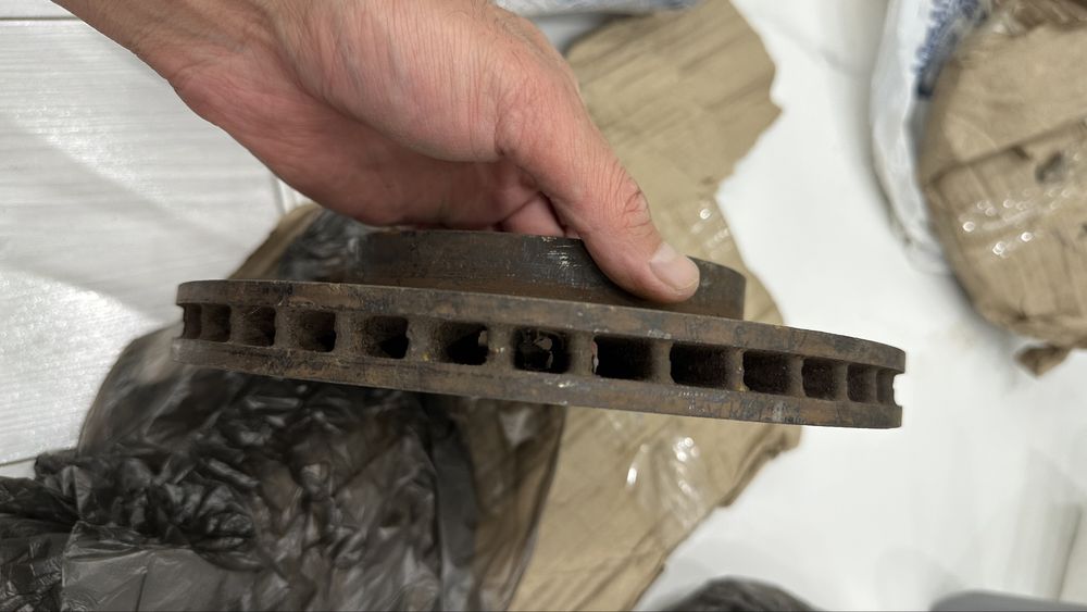 Суппорт, тормозной диск, задний барабан правый, колодки