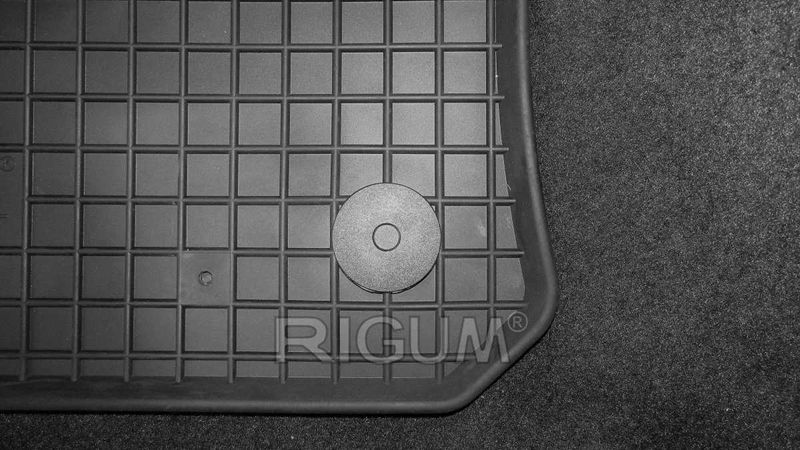 Гумени стелки или багажник AUDI Q2 от 2016 г.