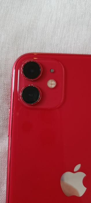 Vând telefon IPhone11  culoare roșie , functional