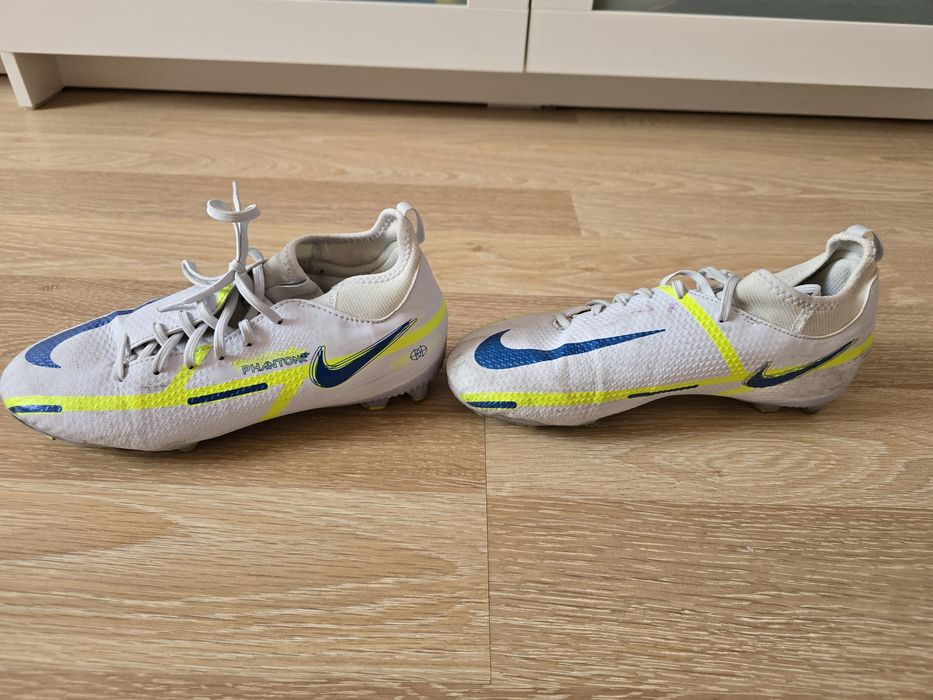 Ghete fotbal Nike Phantom 37.5