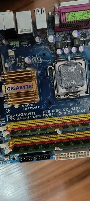 Продам материнскую плату .