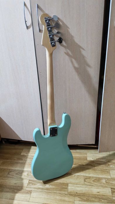 Бас-гитара Precision