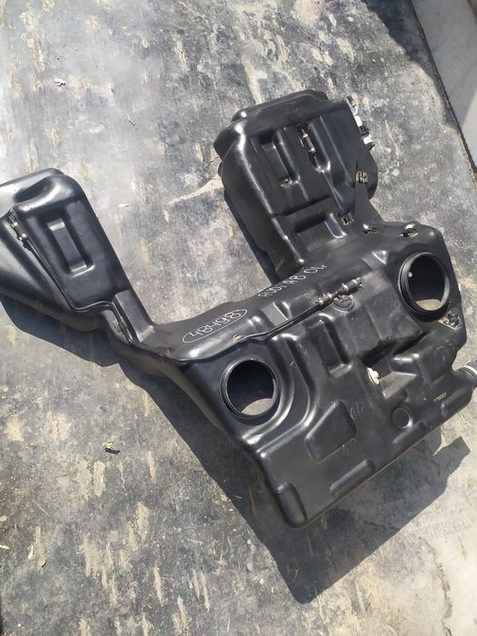 Топливный бак Ауди а8 д2.