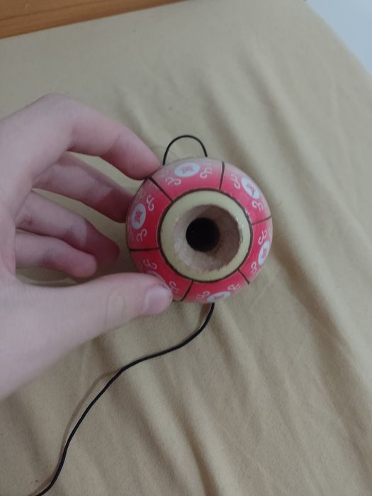 Kendama sol semnată de bisoi noua