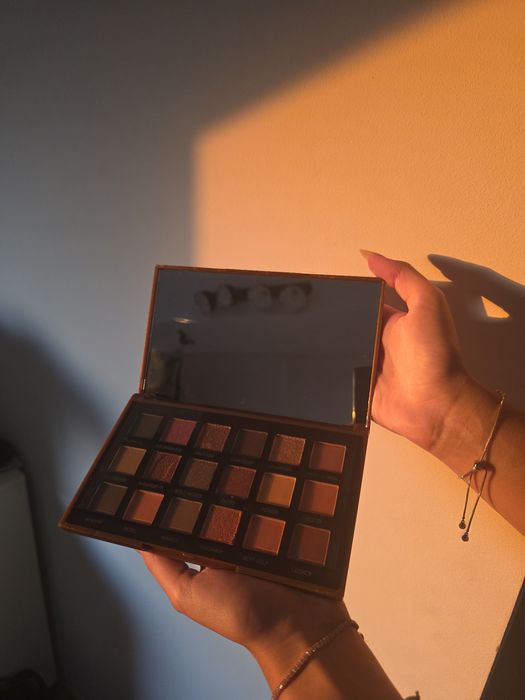 Paleta HUDA Empowered