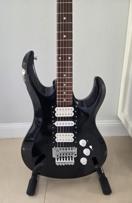 Chitară electrică Hora Iris Lux Black