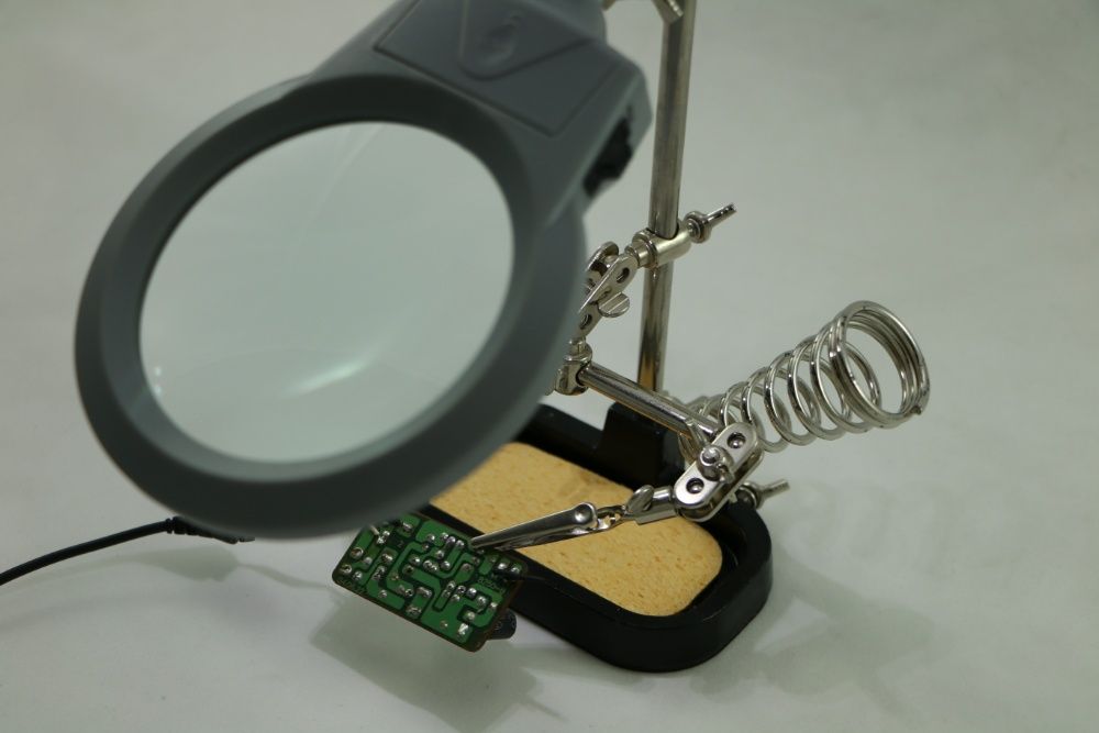 LED стъклена лупа 2 х със стойка за запояване, Германия