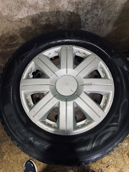 Продам шины 14 размер сняли Кобальт