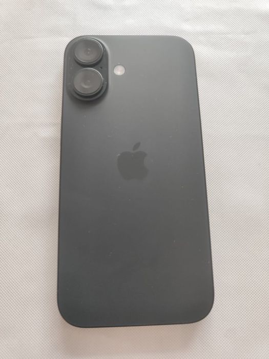 Айфон 16 в черном цвете идеал 128 гб