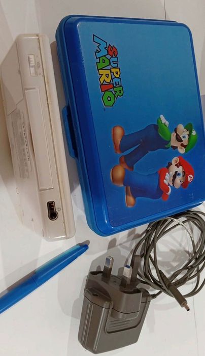Nintendo DS Lite White + Super Mario Case